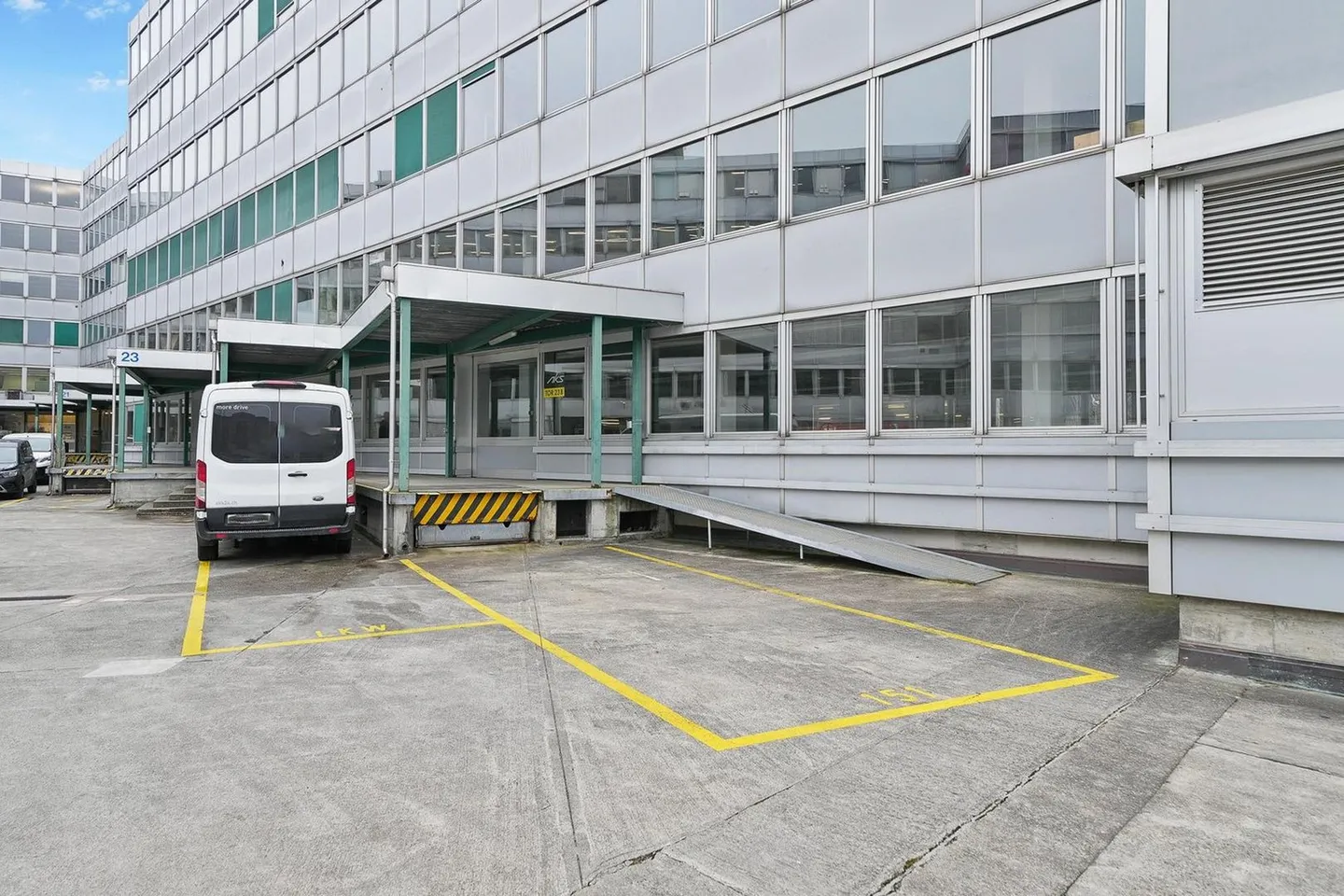 "Bezugsfertige Gewerbefläche mit 1'000 kg/m² Bodenlast!" - Foto 4 von 13