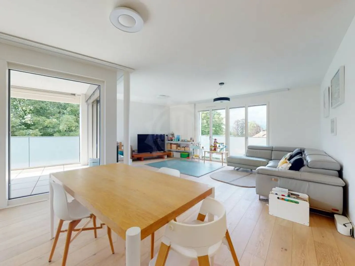 5-room apartment - Photo 1 of 11