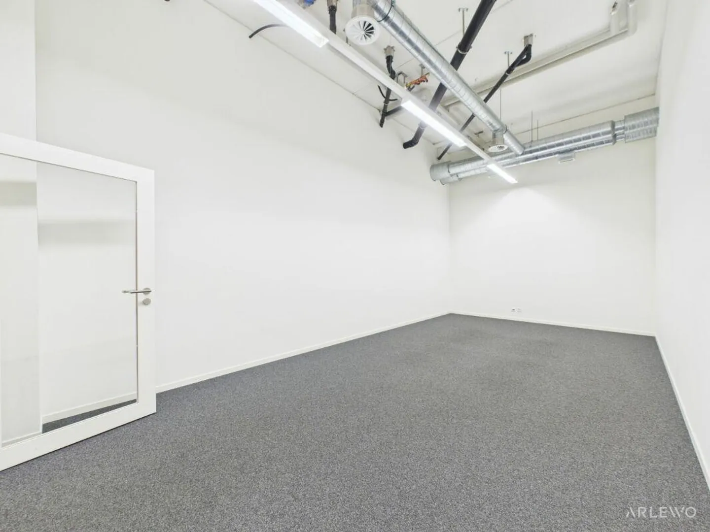 Large commercial space with many usage possibilities - Photo 7 of 21