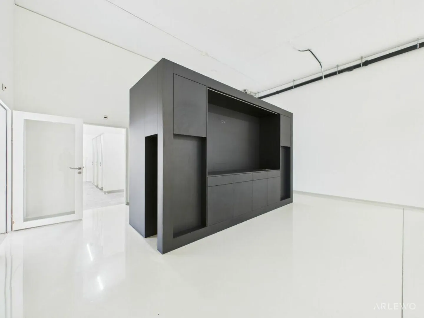 Large commercial space with many usage possibilities - Photo 4 of 21