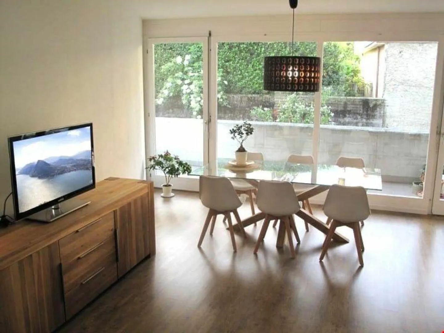 Renovated and central 3.5 room apartments for rent - Photo 2 of 11