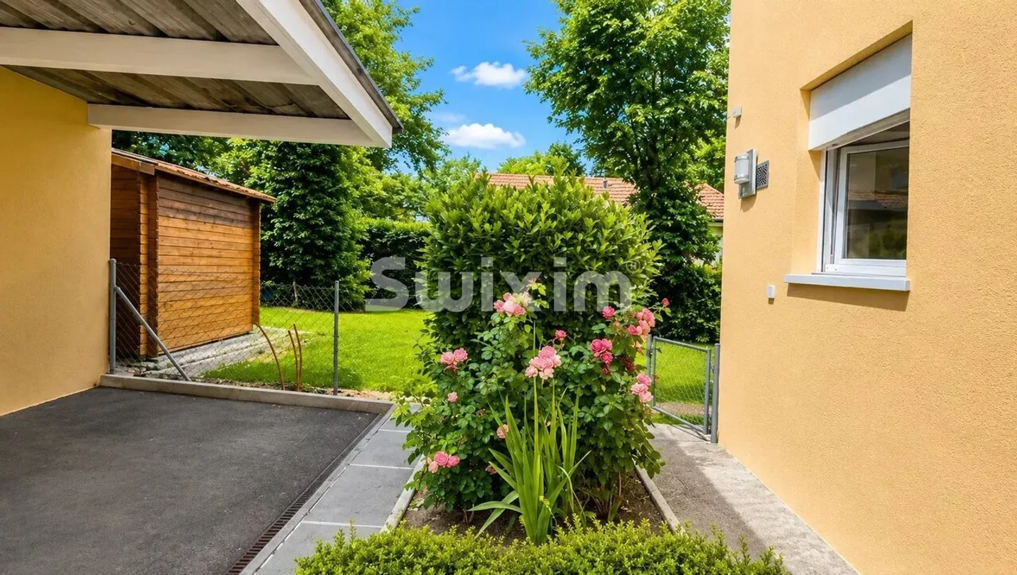 Family House with Garden - Photo 5 of 6