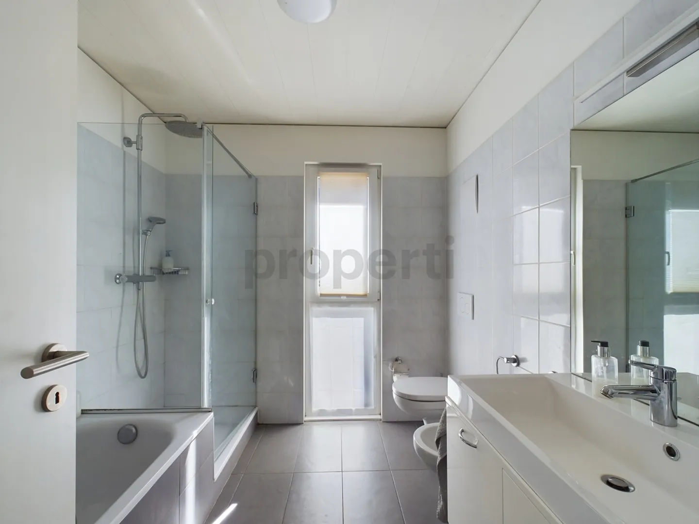 Appartement moderne de 3,5 pièces avec garage à Biasca - Photo 8 sur 11