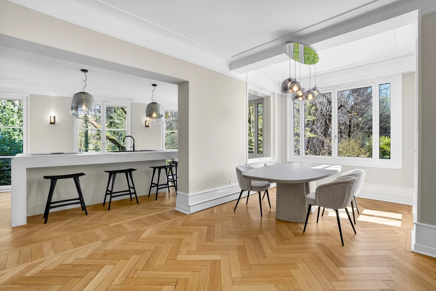 An exceptional residence close the lake - Photo 5 of 24