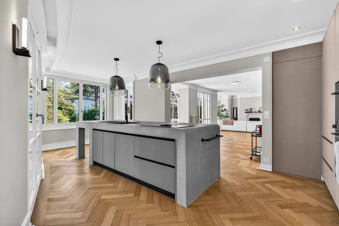 An exceptional residence close the lake - Photo 6 of 24