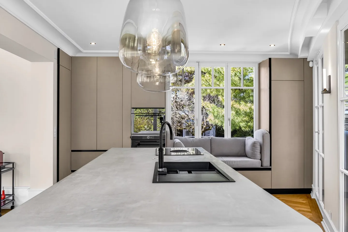 An exceptional residence close the lake - Photo 7 of 24