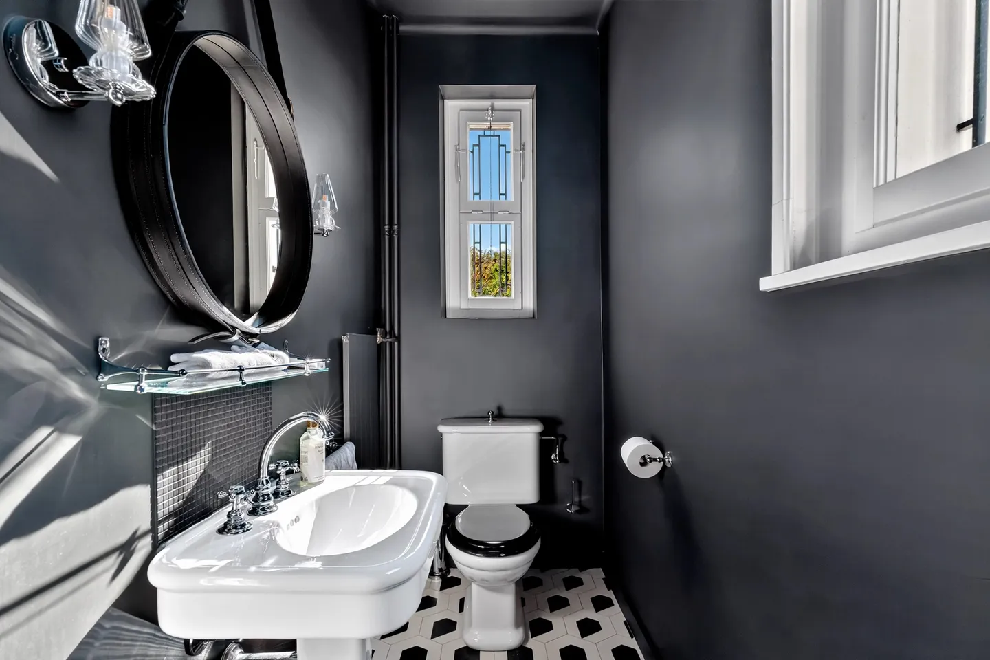 An exceptional residence close the lake - Photo 11 of 24