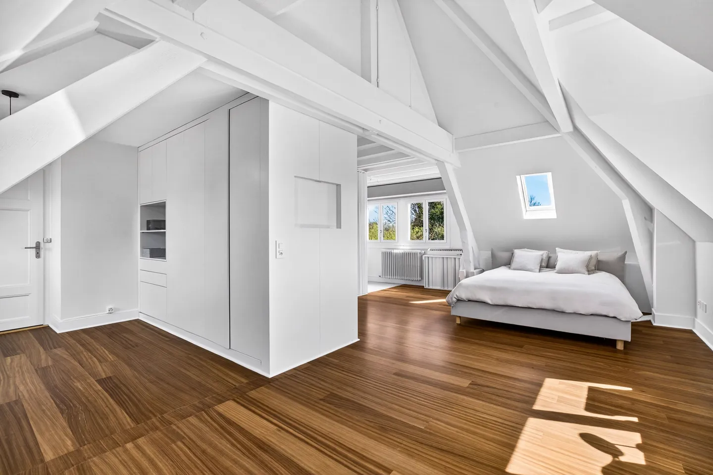 An exceptional residence close the lake - Photo 12 of 24