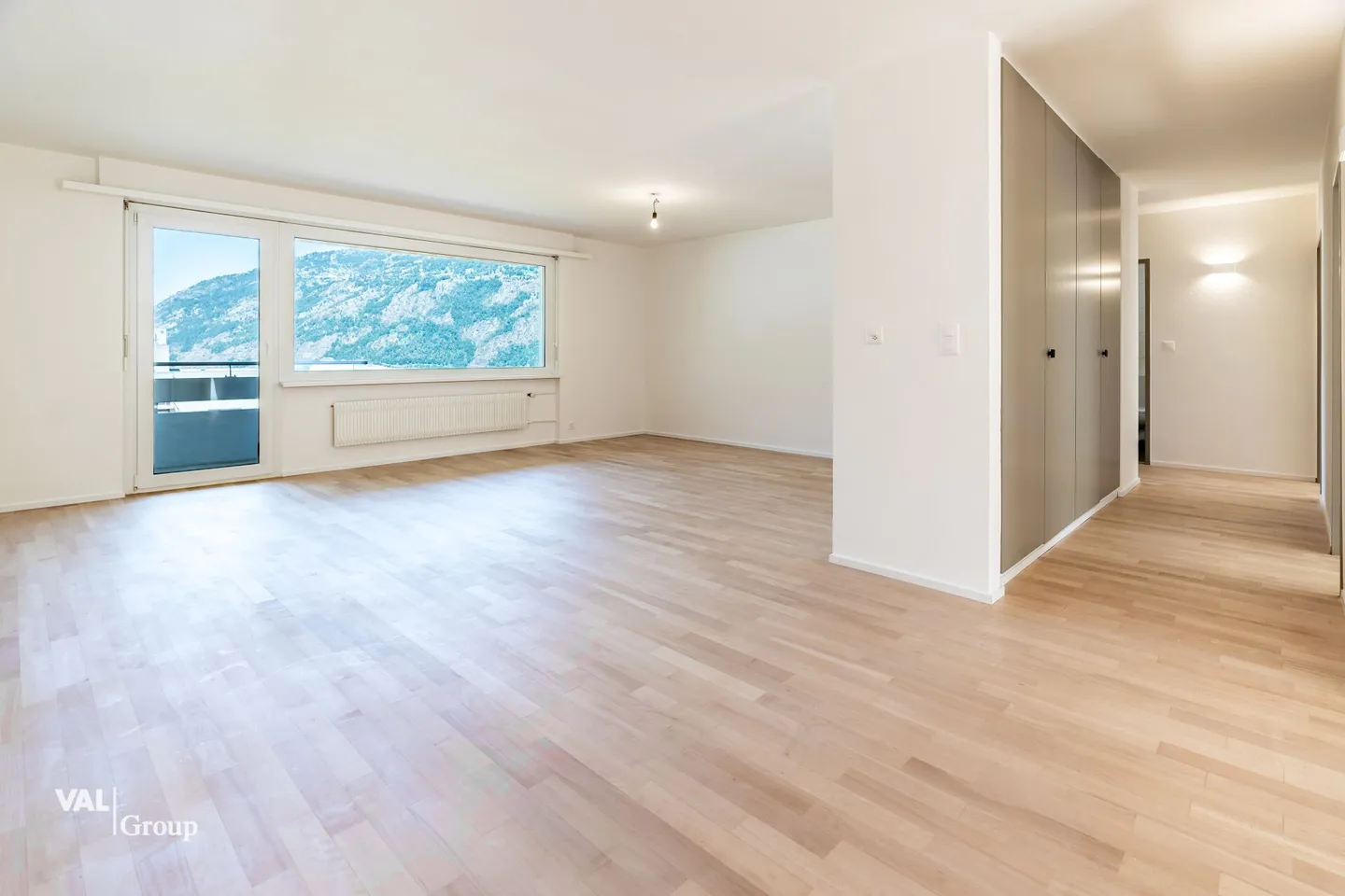 Light-flooded apartment with valley view in a family-friendly neighborhood - Photo 2 of 24