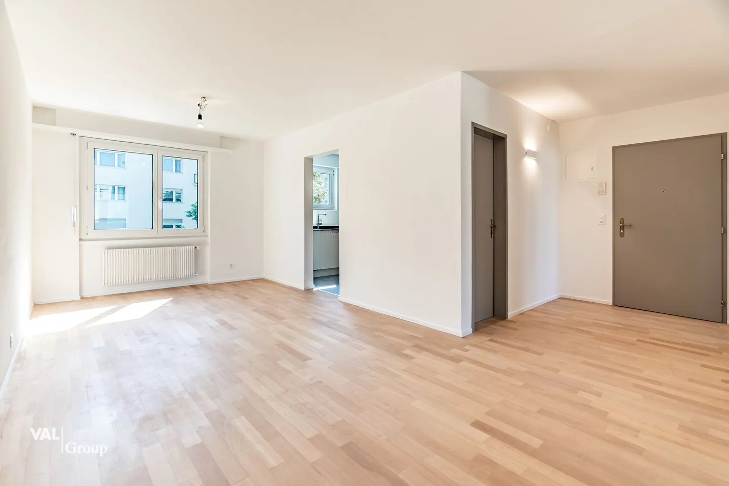 Light-flooded apartment with valley view in a family-friendly neighborhood - Photo 6 of 24