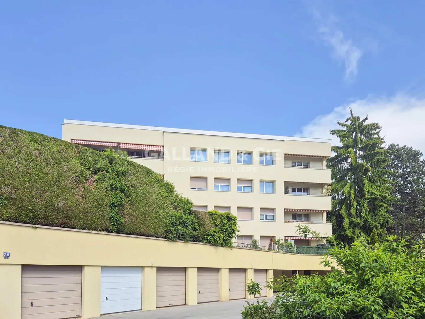 4-room apartment on the 1st floor with balcony - Photo 2 of 2