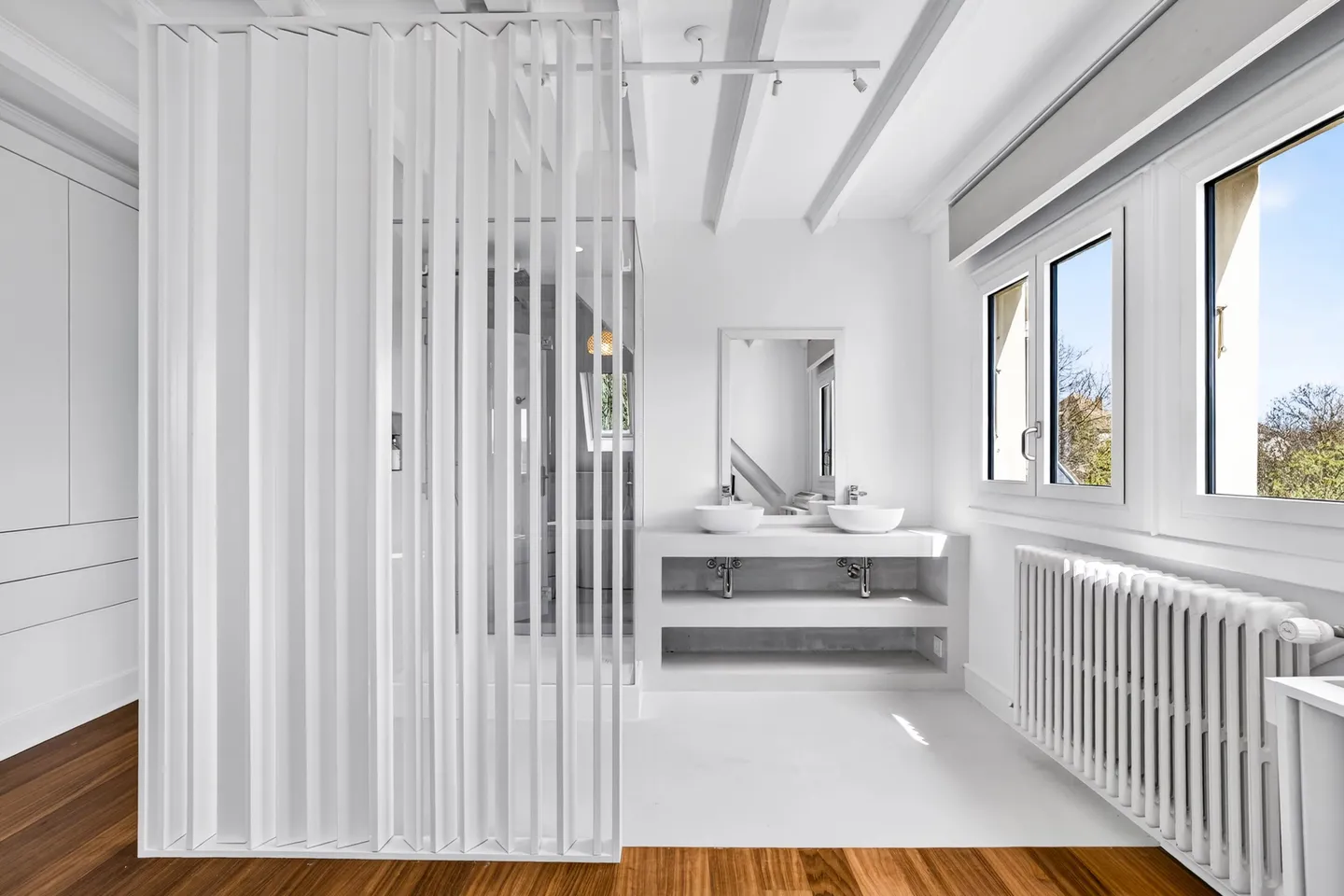 An exceptional residence close the lake - Photo 14 of 24