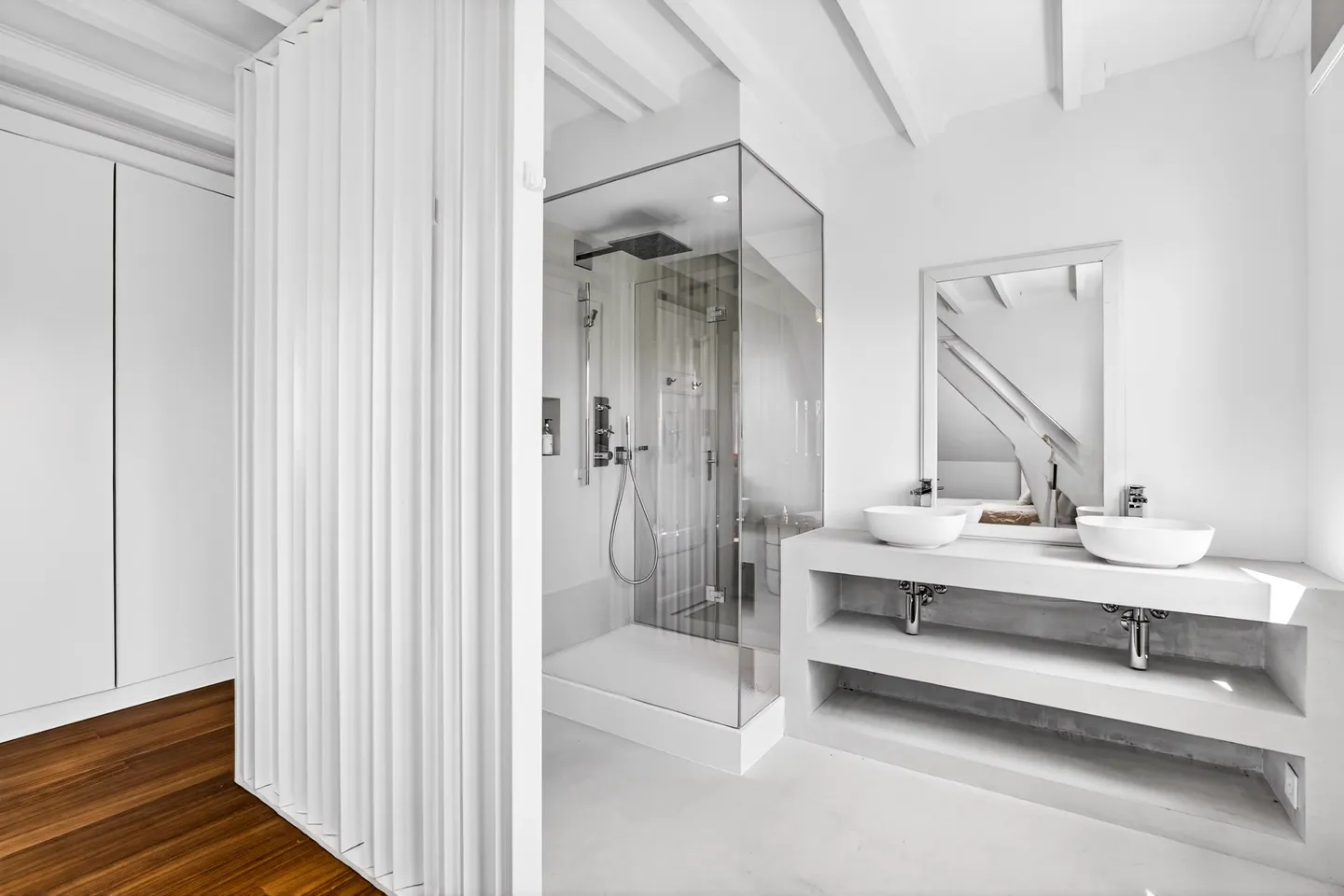 An exceptional residence close the lake - Photo 15 of 24