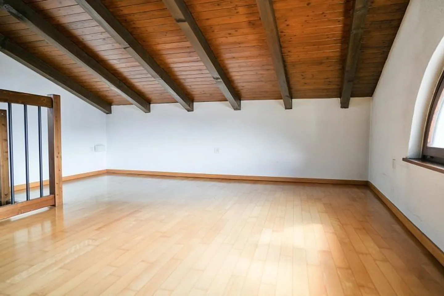 Casa con 3 appartamenti, centrale, soleggiata, tranquilla - Foto 7 di 36