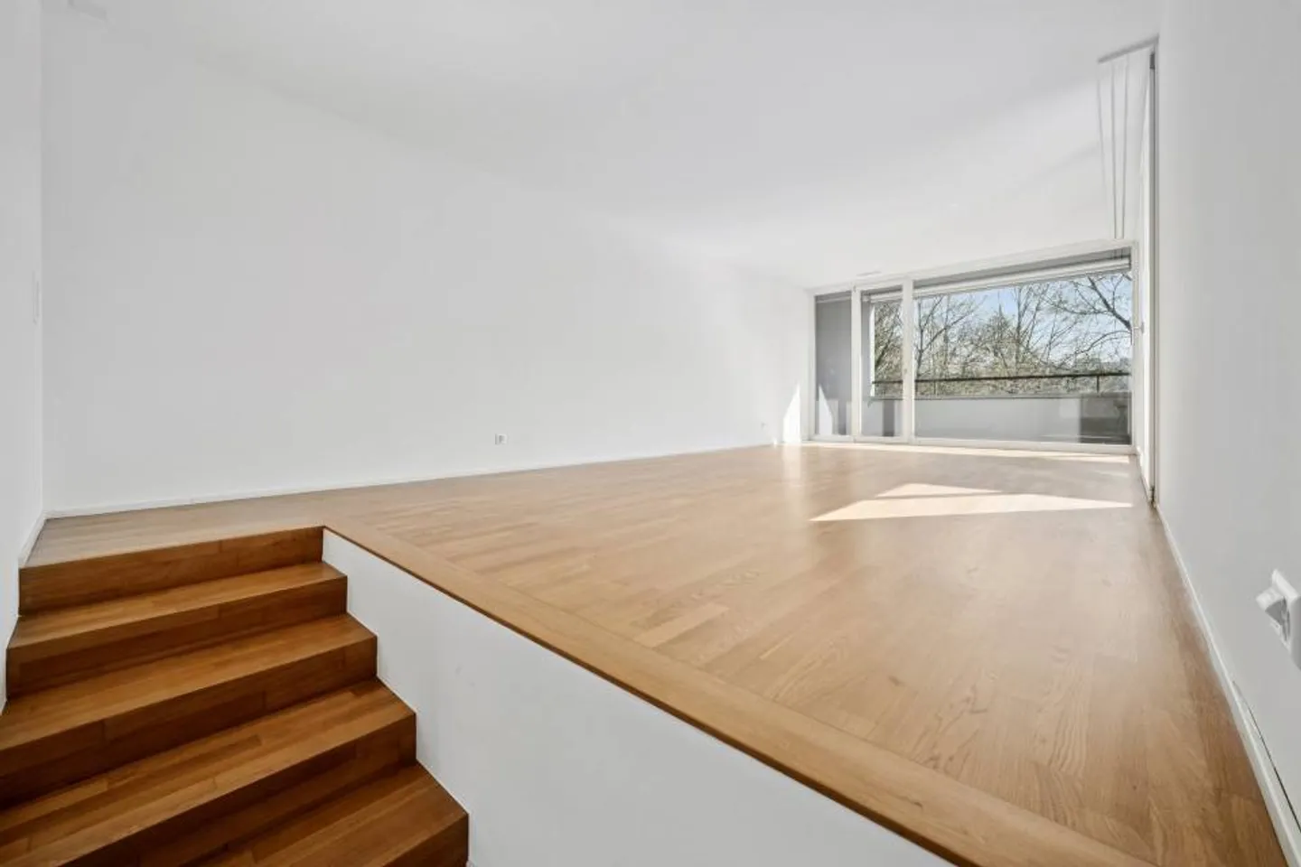 Contemporary duplex in half-levels with loggia, independent studio and - Photo 2 of 6