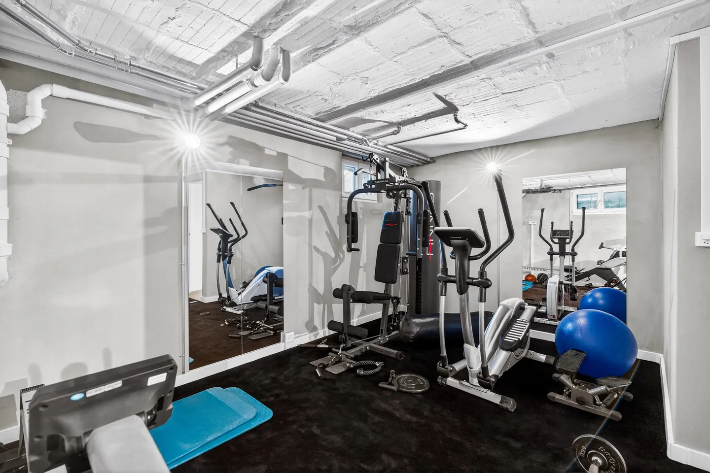 An exceptional residence close the lake - Photo 22 of 24