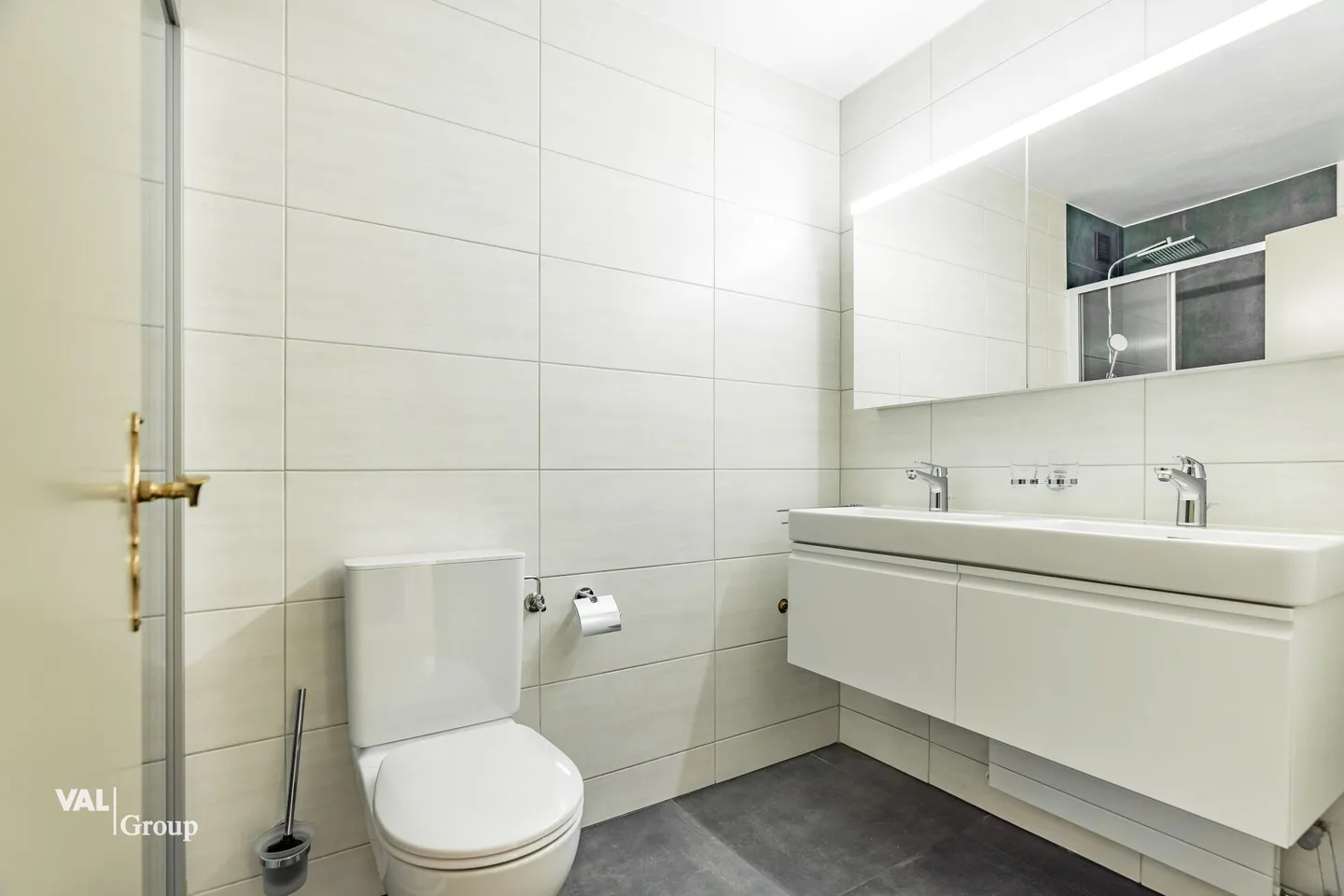 Light-flooded apartment with valley view in a family-friendly neighborhood - Photo 15 of 24