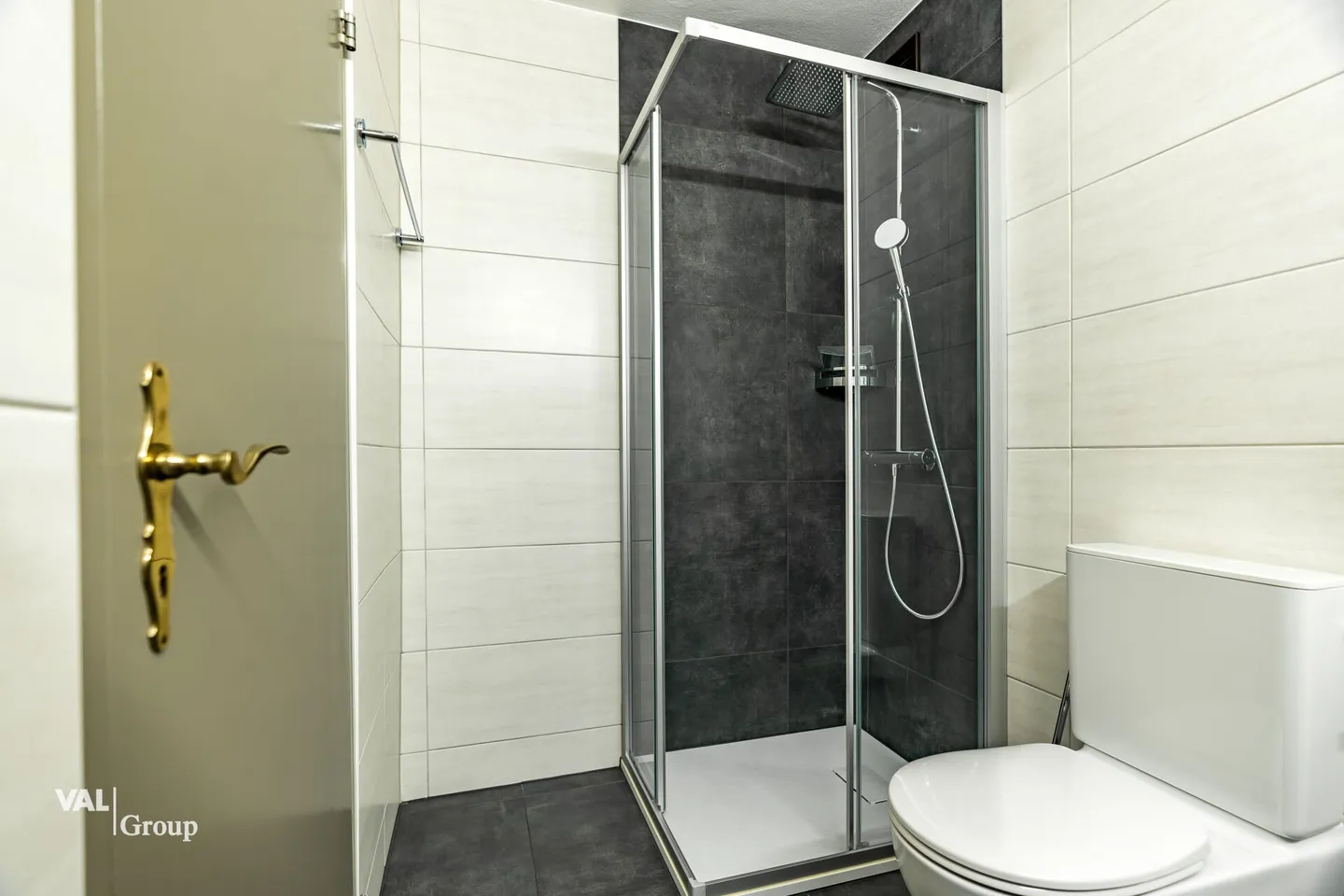 Light-flooded apartment with valley view in a family-friendly neighborhood - Photo 16 of 24