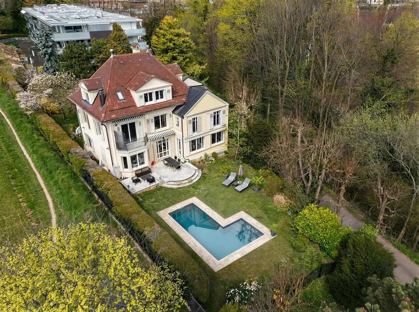 An exceptional residence close the lake - Photo 24 of 24