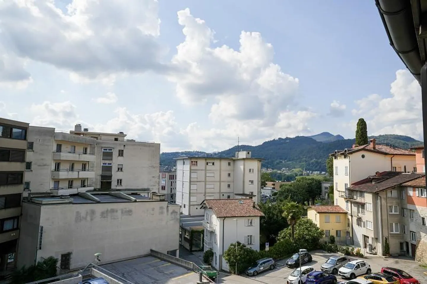Casa con 3 appartamenti, centrale, soleggiata, tranquilla - Foto 30 di 36