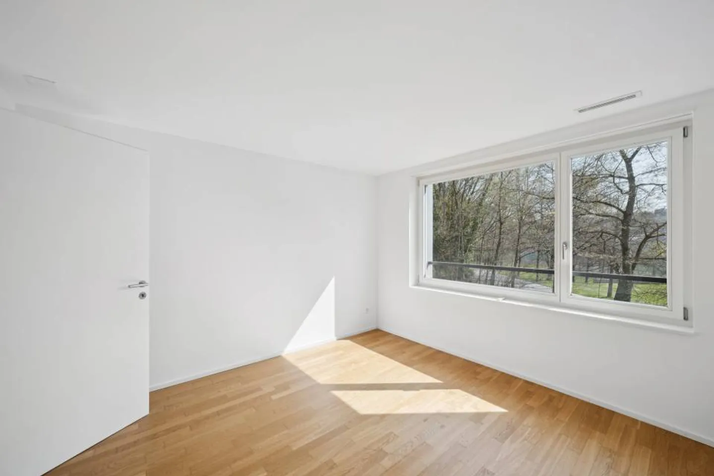 Contemporary duplex in half-levels with loggia, independent studio and - Photo 6 of 6