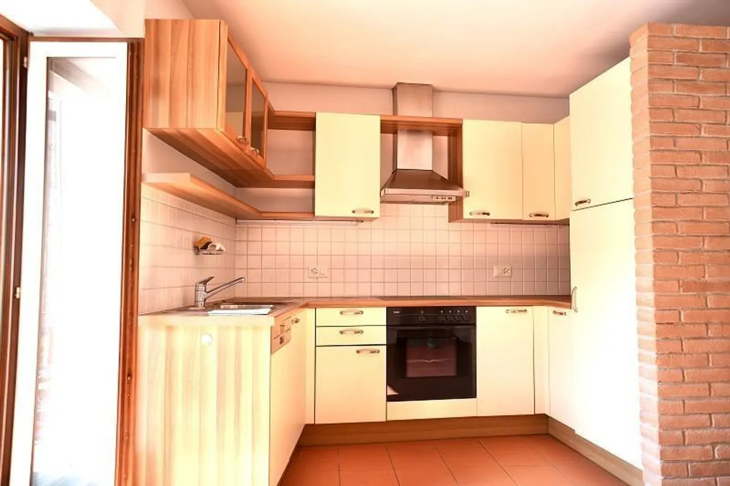 Casa con 3 appartamenti, centrale, soleggiata, tranquilla - Foto 16 di 36