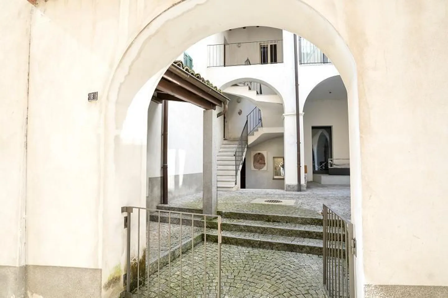 Casa con 3 appartamenti, centrale, soleggiata, tranquilla - Foto 32 di 36