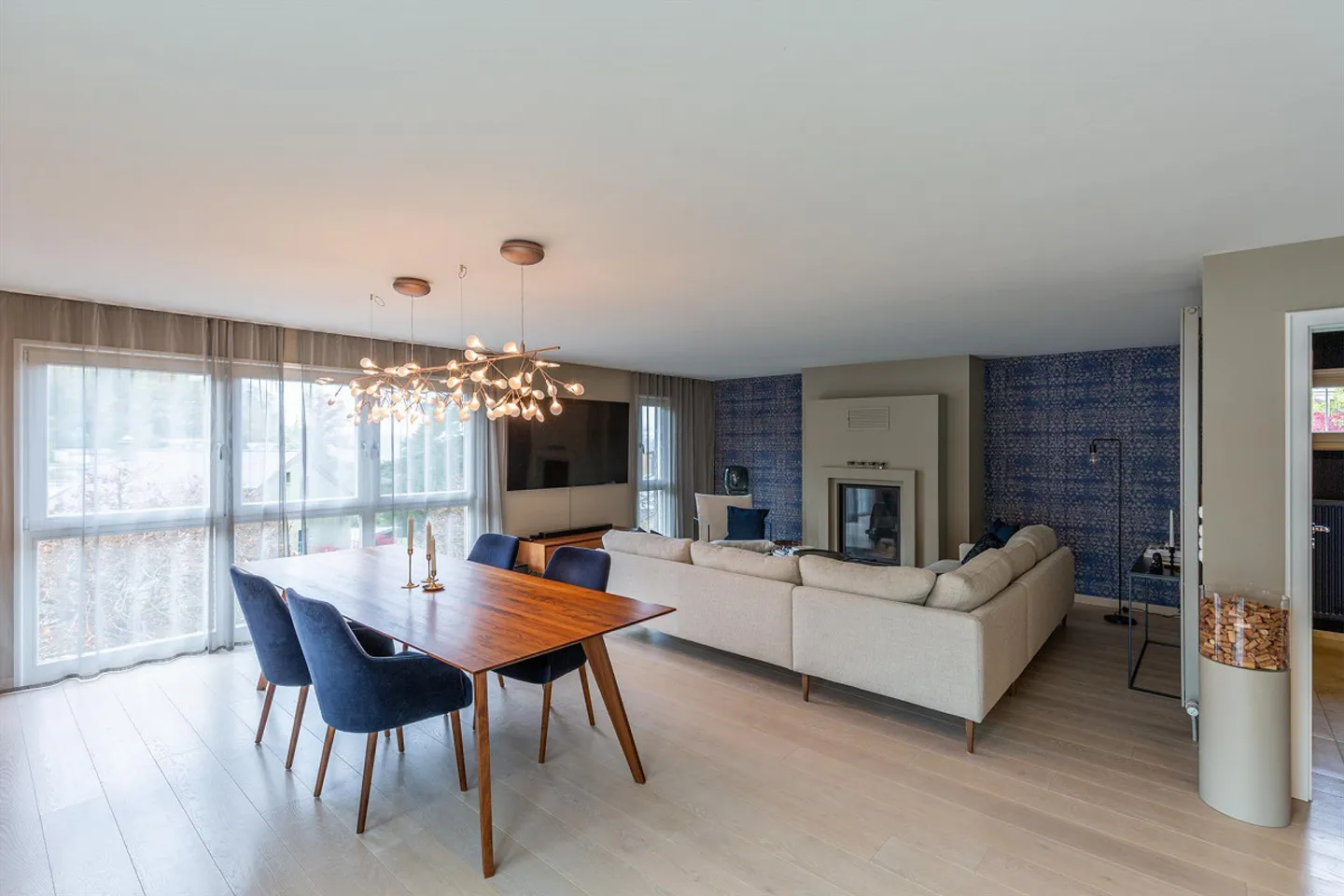 7.5-room single-family house with high-quality furnishings on the sunny slope - Photo 4 of 29