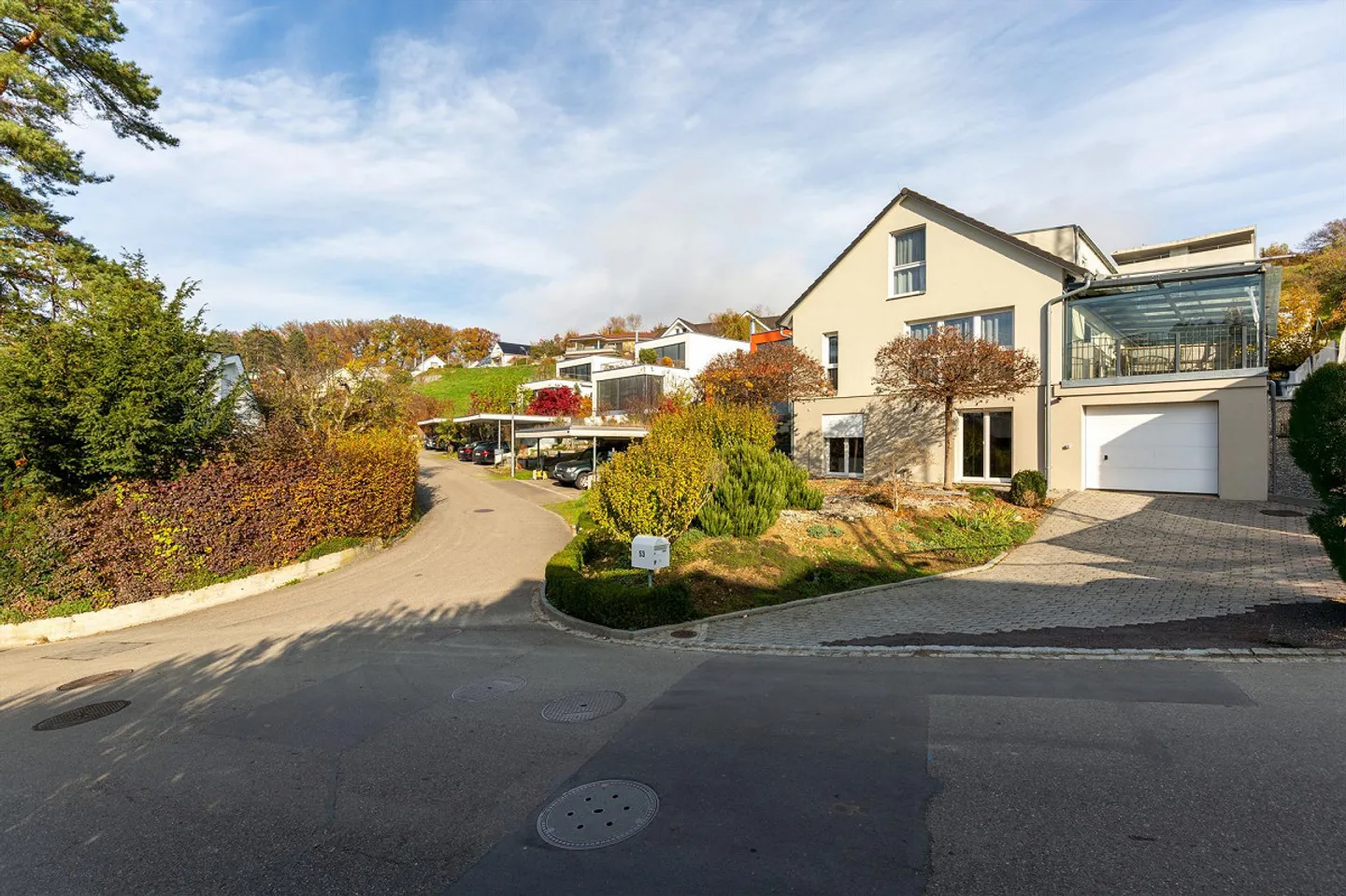 7.5-room single-family house with high-quality furnishings on the sunny slope - Photo 1 of 29