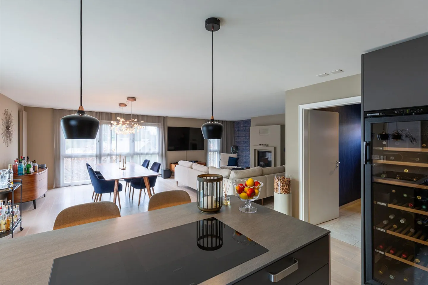 7.5-room single-family house with high-quality furnishings on the sunny slope - Photo 2 of 29