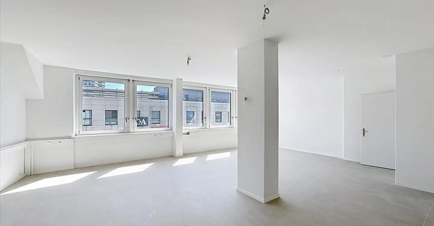 Mixed-use building for rent - Photo 5 of 7