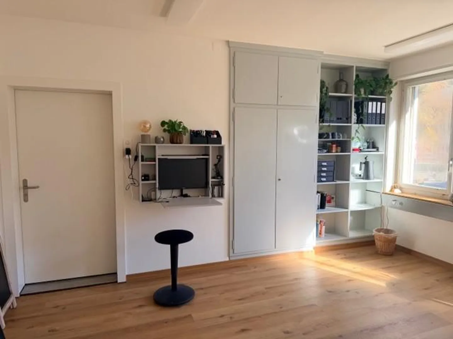 Attractive office space for rent - Photo 2 of 16