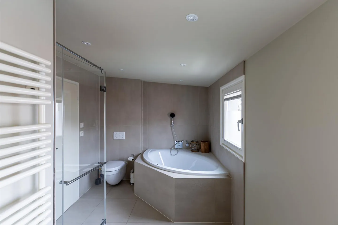 7.5-room single-family house with high-quality furnishings on the sunny slope - Photo 16 of 29