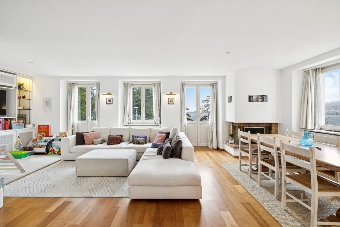 Large property with 3 apartments - Photo 1 of 31