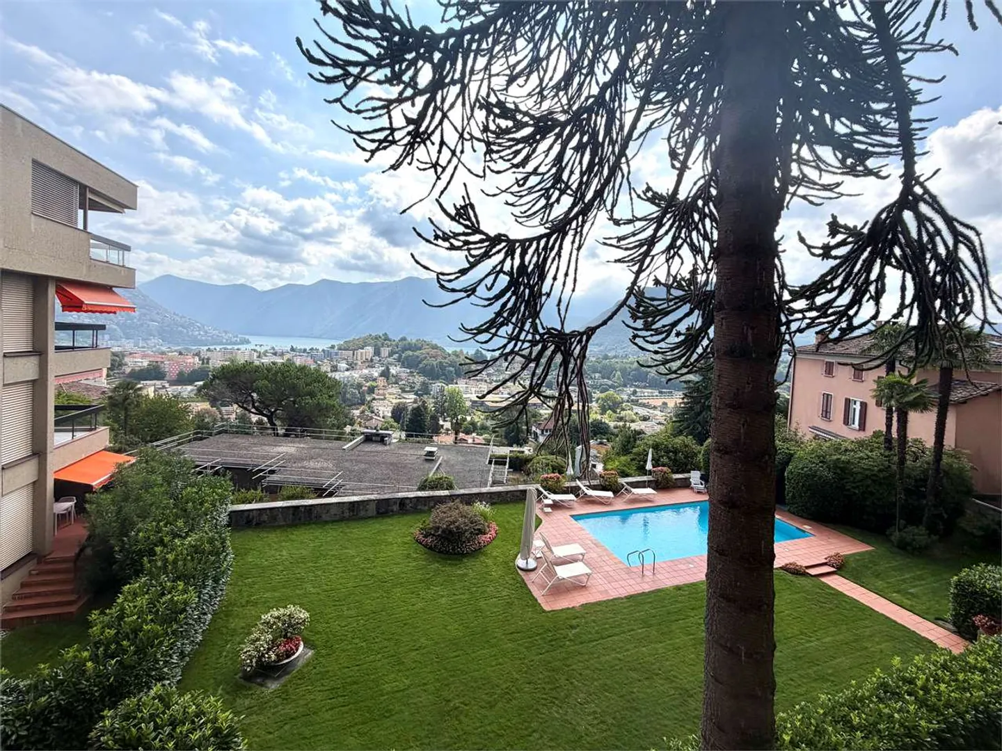 Charming Apartment with Lake View - Photo 4 of 8
