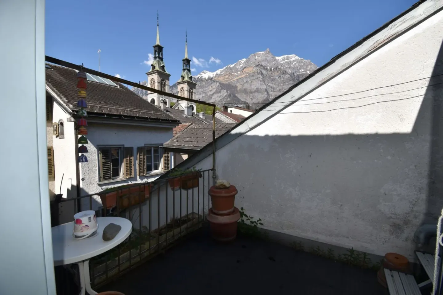 Well-maintained residential building with commercial space. - Photo 10 of 10