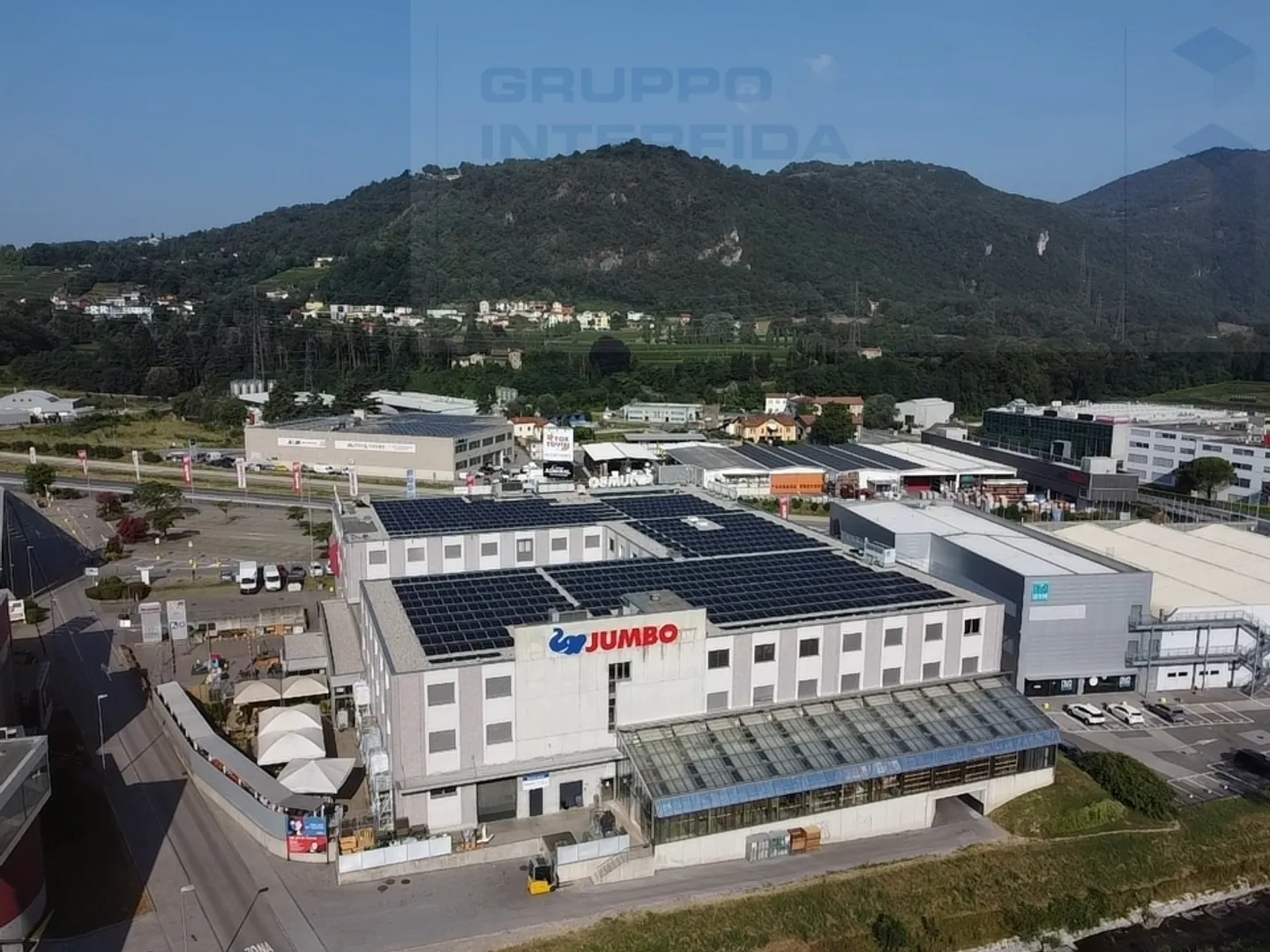 SPAZIOSI UFFICI RISTRUTTURATI A MENDRISIO ZONA FOXTOWN - Foto 2 di 8