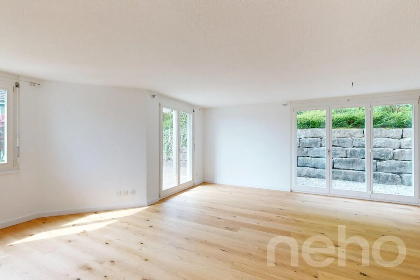 Bellissima casa a schiera di 6,5 stanze in una posizione residenziale tranquilla e elevata - Foto 3 di 13