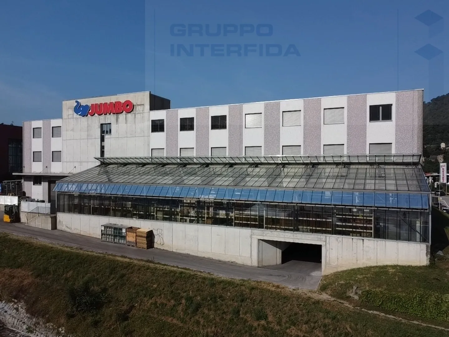 SPAZIOSI UFFICI RISTRUTTURATI A MENDRISIO ZONA FOXTOWN - Foto 8 di 8