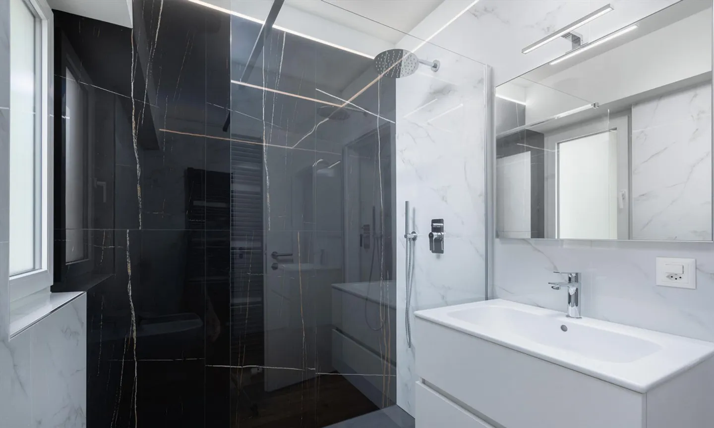 Appartement exclusif 4.5 pièces entièrement rénové à Stabio - Photo 8 sur 9