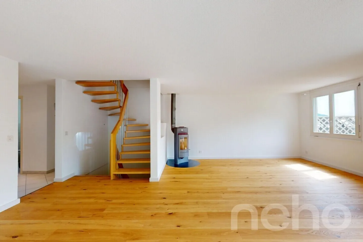 Bellissima casa a schiera di 6,5 stanze in una posizione residenziale tranquilla e elevata - Foto 4 di 13