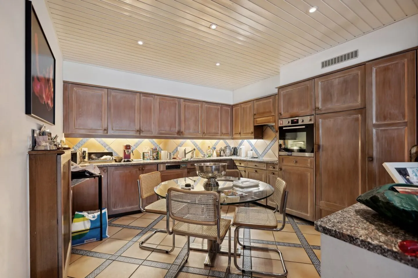 Large property with 3 apartments - Photo 17 of 31