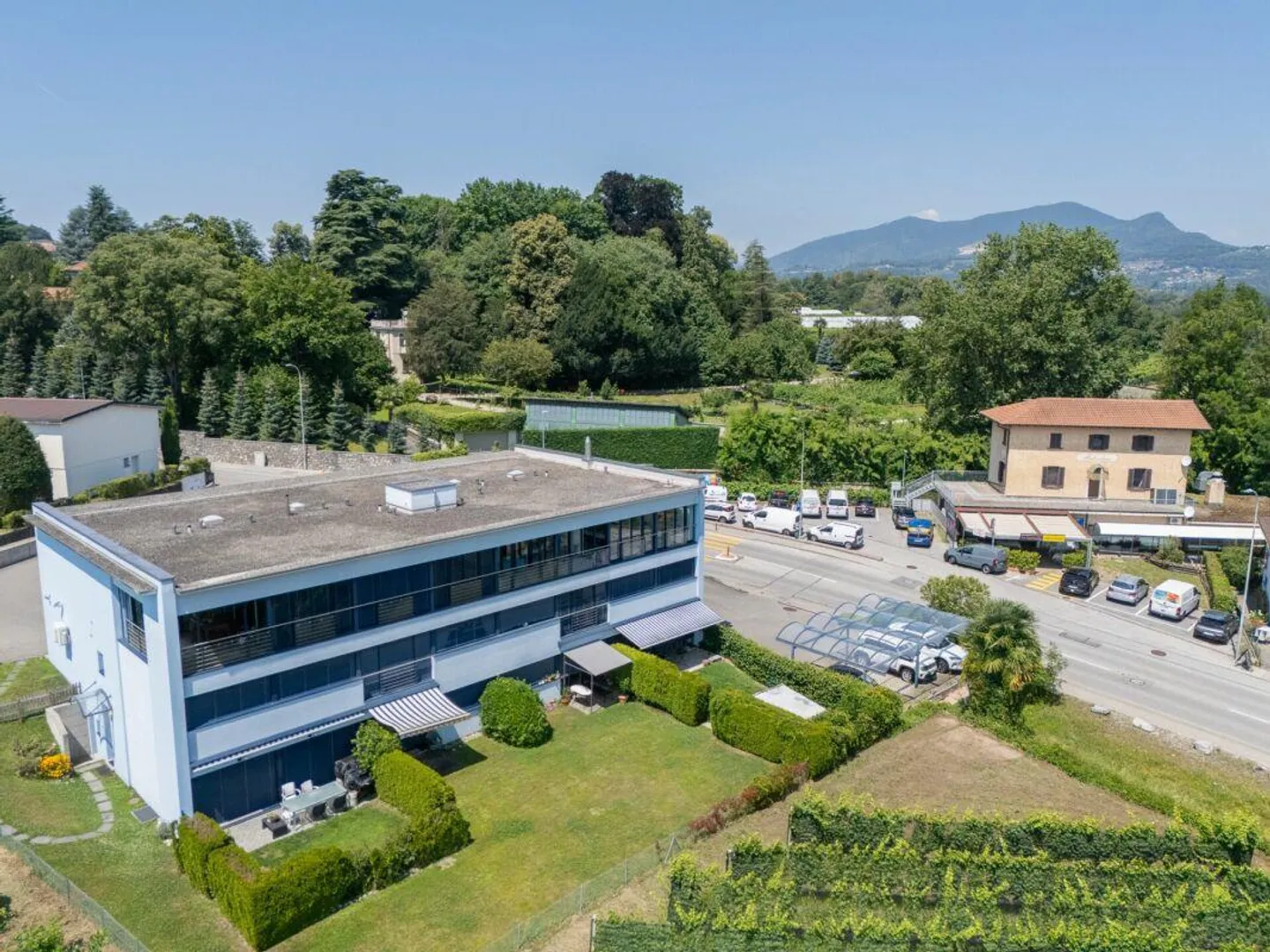 Nous vendons un grand appartement de 5.5 pièces au deuxième étage - Photo 1 sur 15