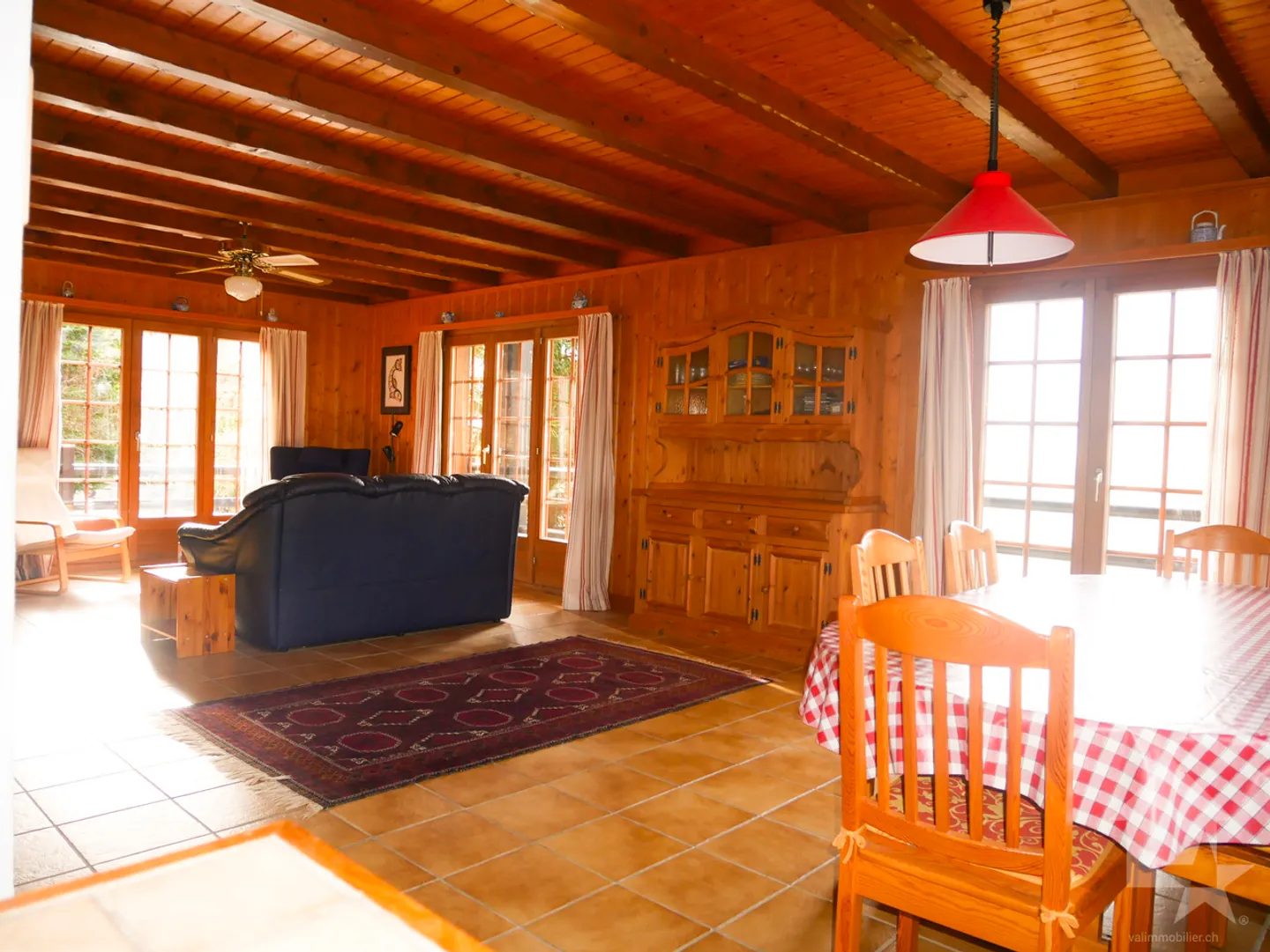 Spacious chalet in Maligue, less than 15 minutes from Châble! - Photo 8 of 13