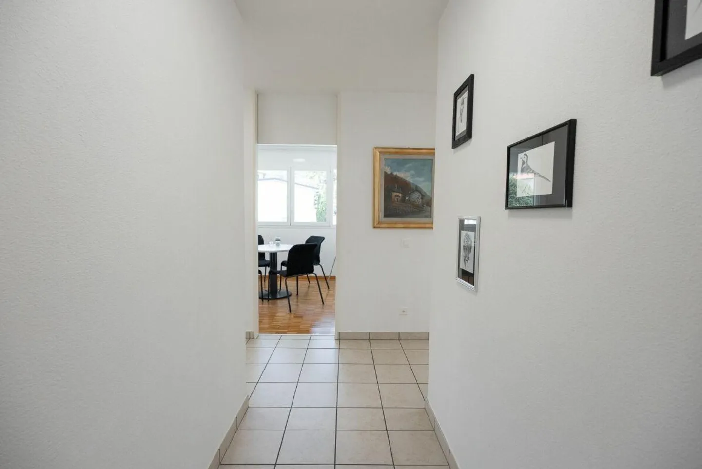 Nous vendons un grand appartement de 5.5 pièces au deuxième étage - Photo 9 sur 15