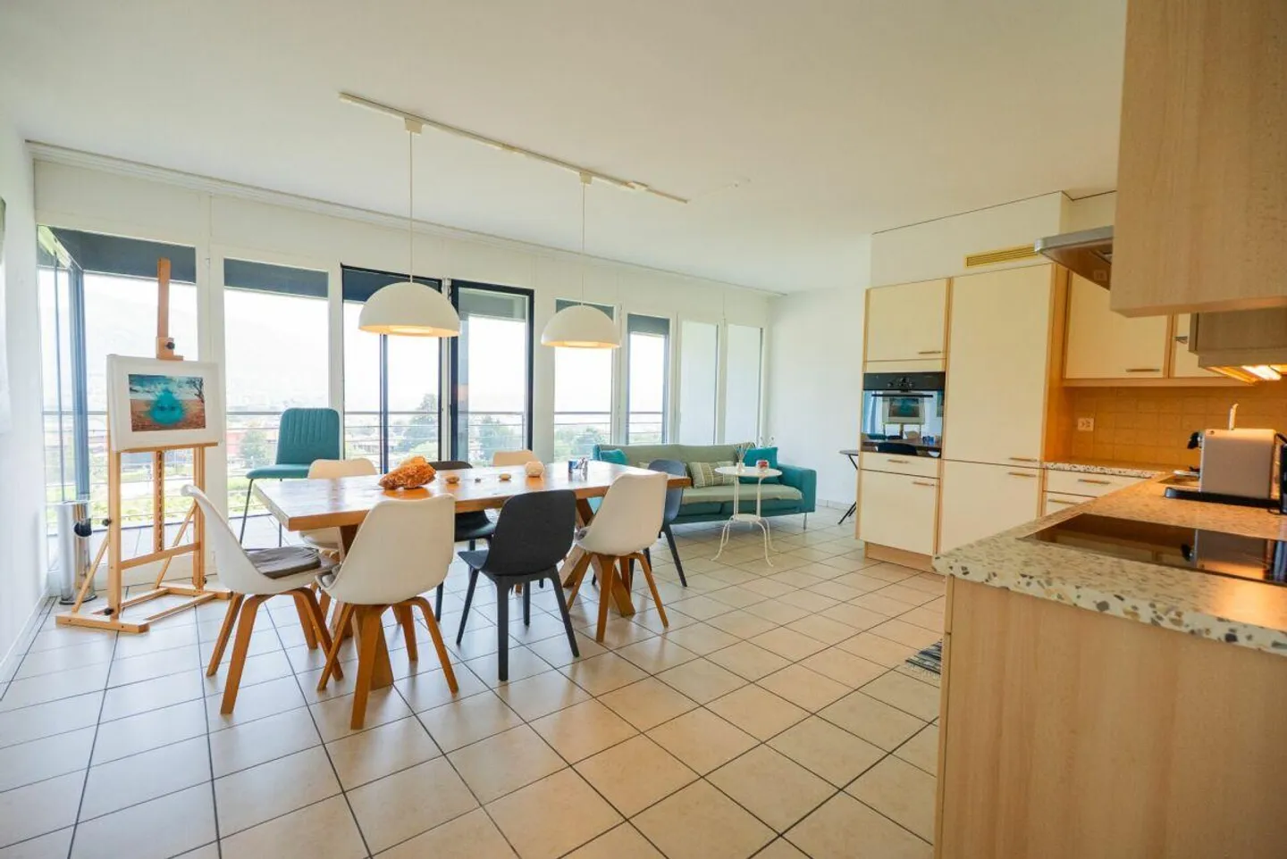 Nous vendons un grand appartement de 5.5 pièces au deuxième étage - Photo 7 sur 15
