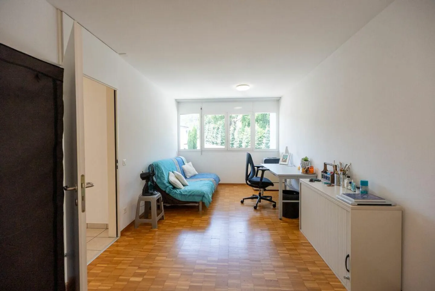 Nous vendons un grand appartement de 5.5 pièces au deuxième étage - Photo 12 sur 15