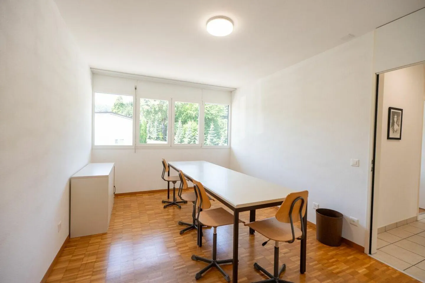 Nous vendons un grand appartement de 5.5 pièces au deuxième étage - Photo 13 sur 15