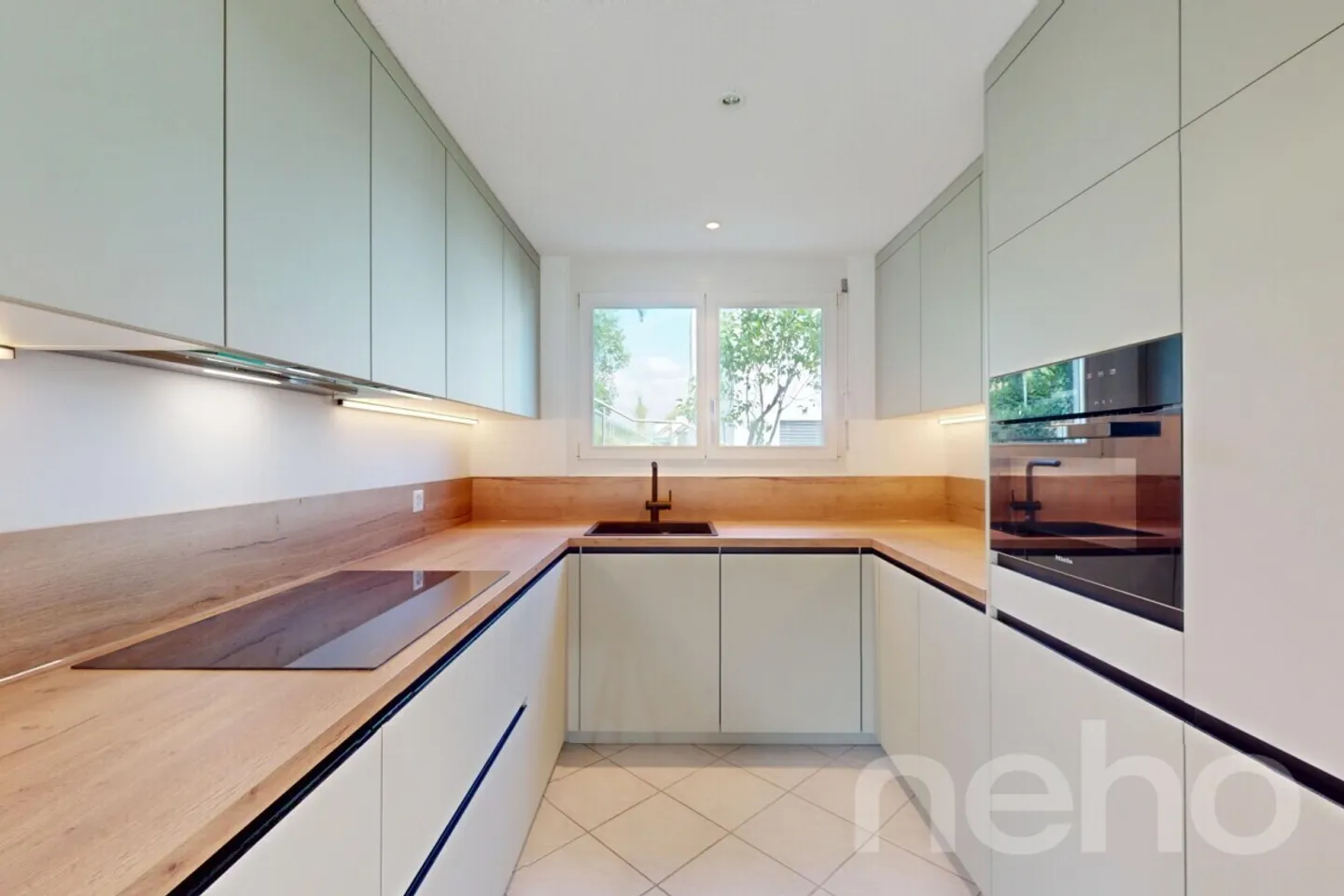 Bellissima casa a schiera di 6,5 stanze in una posizione residenziale tranquilla e elevata - Foto 5 di 13