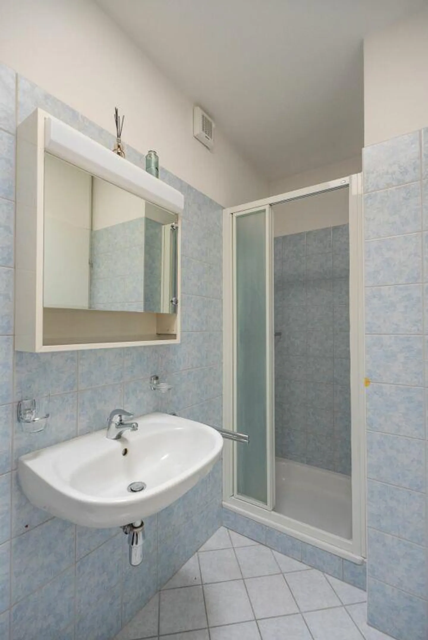 Nous vendons un grand appartement de 5.5 pièces au deuxième étage - Photo 15 sur 15